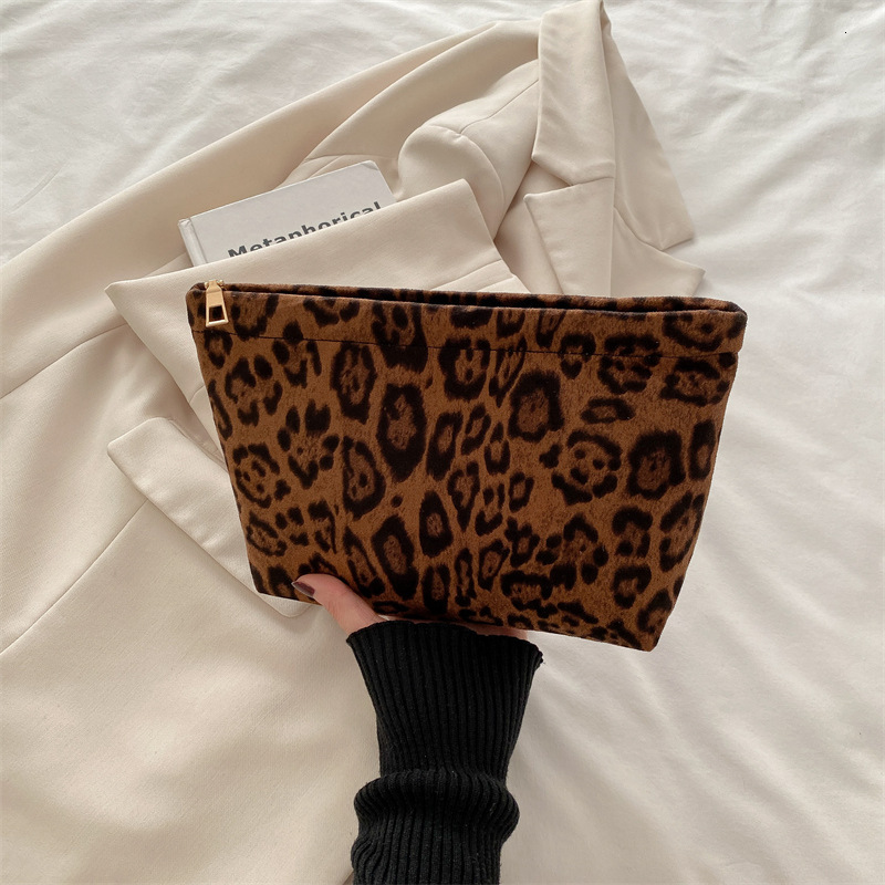 Leopard New Free Delivery Designer Bag Spring Large Capacity Bag 2025 New Popular Leopard Print Highend Luxury Bag Handbag For Mobile Phones