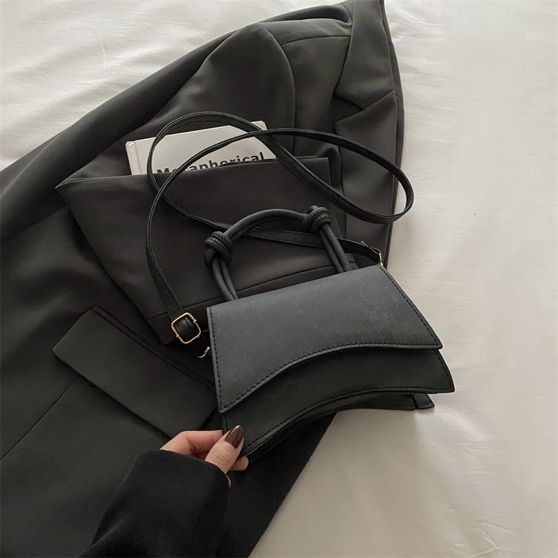 Free Delivery Designer Bag Fashion For Women 2025 Autumn Trendy Shoulder Simple Casual Crossbody Solid Color Small Square Bag Luxury Bag
