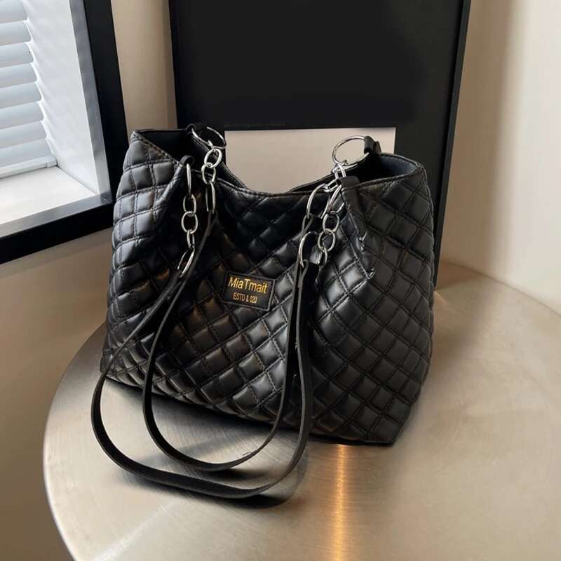 22025 New Bag, Popular Large Capacity Women's Winter High Quality Designer Quilted Design Shoulder Commuting Shopping Handbag, Diamond Grid Premi