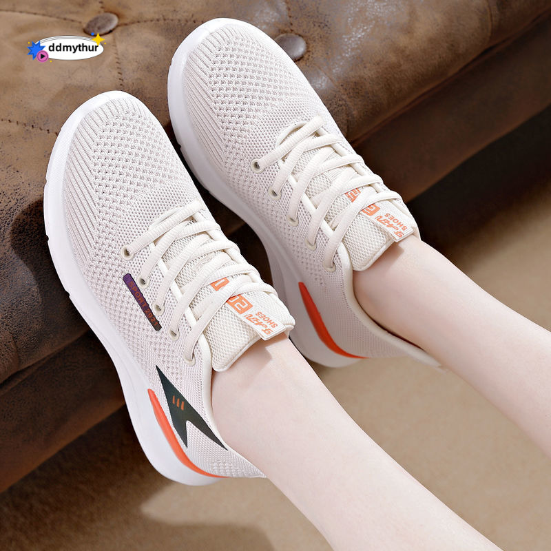 Sports women, new flat bottomed leisure travel for spring and summer, Korean version running shoes, soft soled square dance shoes ddmythur