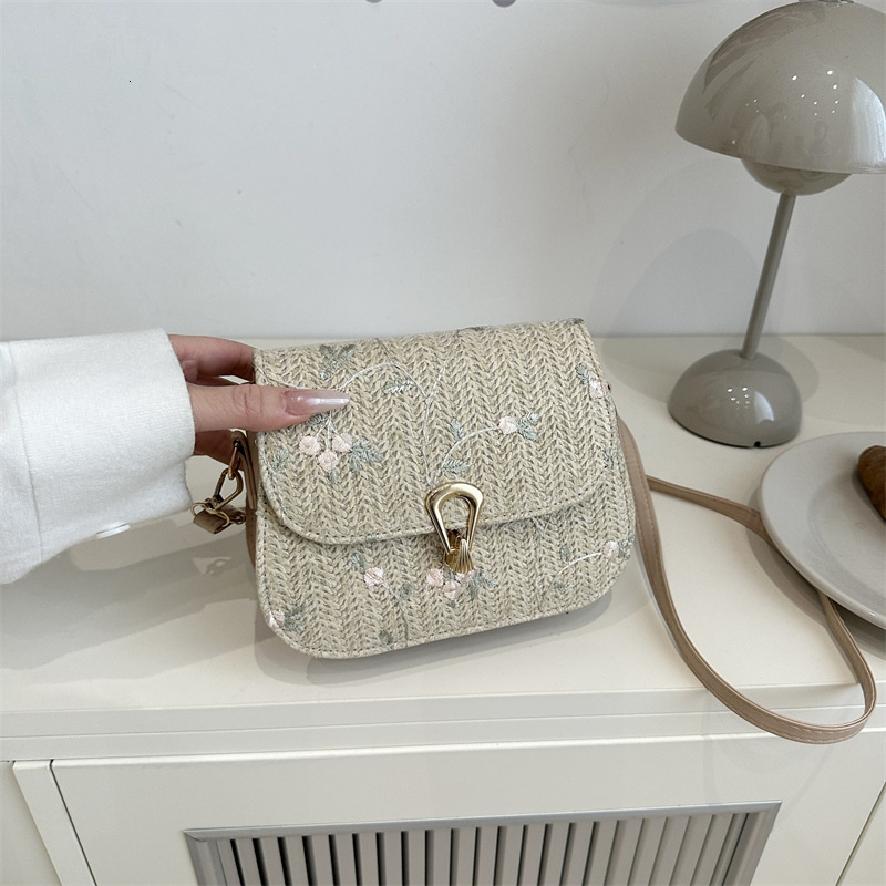 Straw For Women 2025 New Trendy Spring And Summer Fashion Lace Flower Woven Saddle Casual Westernstyle New Free Delivery Luxury Bag Designer Bag Shoul
