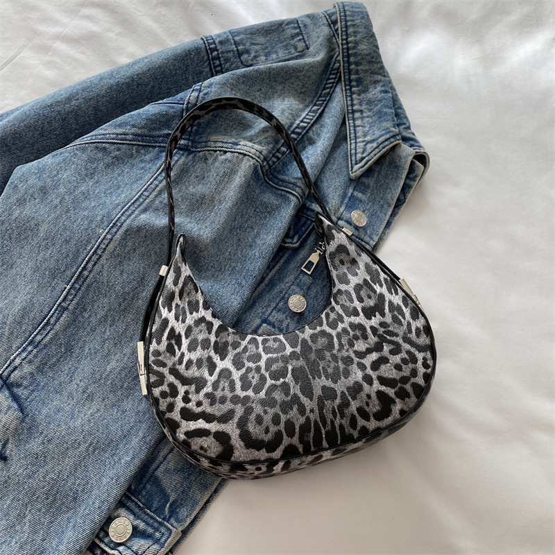 Beautiful Crescent Personalized And Trendy One Shoulder Crossbody 2025 New Luxury Bag New Free Delivery Designer Bag Fashionable Bag Women's Casu