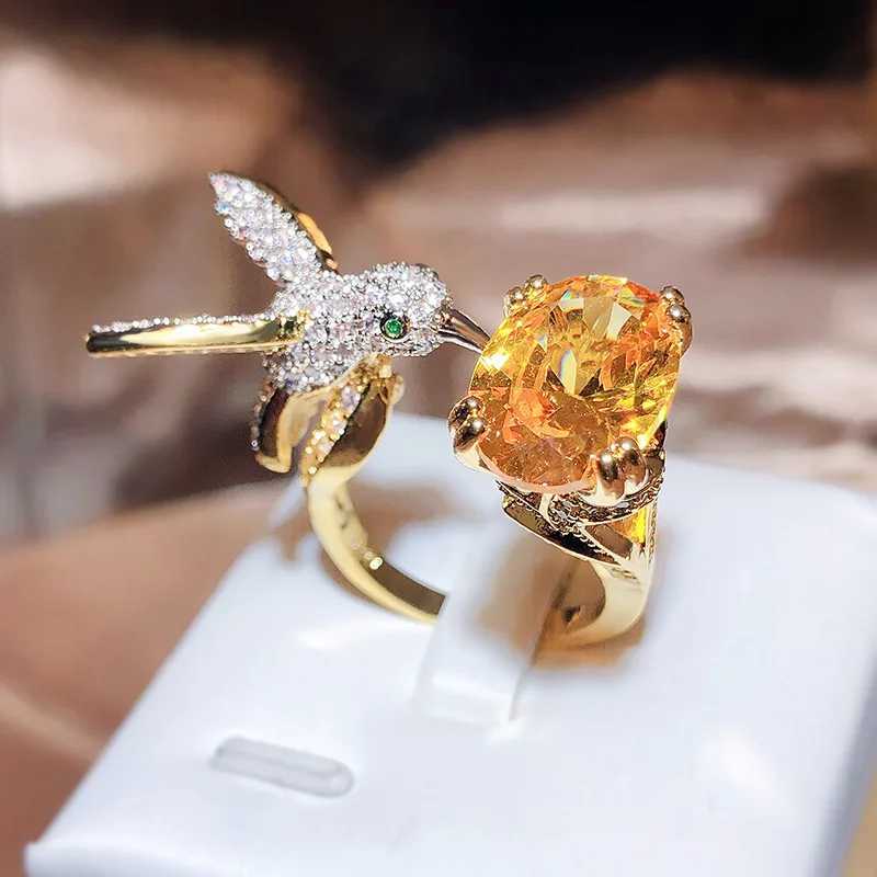 Creative Colored Gemstone Women Ring Simulating St. Marys Aquamarine Hummingbird Ring 925 Stamp Wedding Party Fashion JewelleryXJ250514