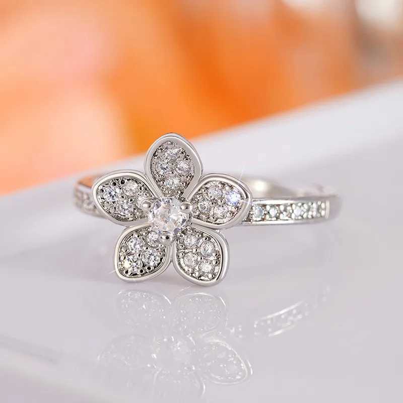 925 Sterling Silver Flower Finger Ring for Women Dazzling Cubic Zirconia Wedding Accories Aesthetic JewelryXJ250514