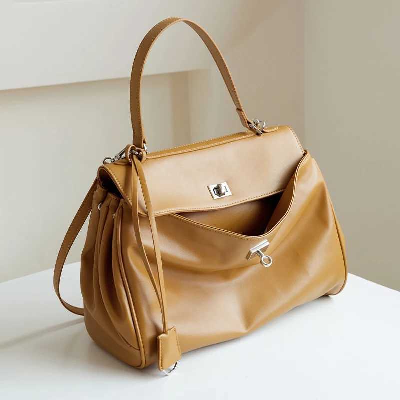 Pickle Green Large Capacity Tote Bag Simple Lock Designer Cmuter Bag Versatile Shoder Bag High-quality Texture For Lady Bag Z250514