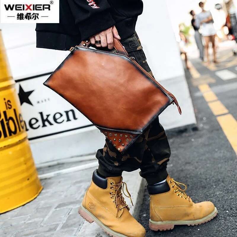 Sacoche Cuir Homme Envelope Leather Pouch Mens Hand Street Fashion Rivet Clutch Bag Retro Large Purse Bolsa Movil
