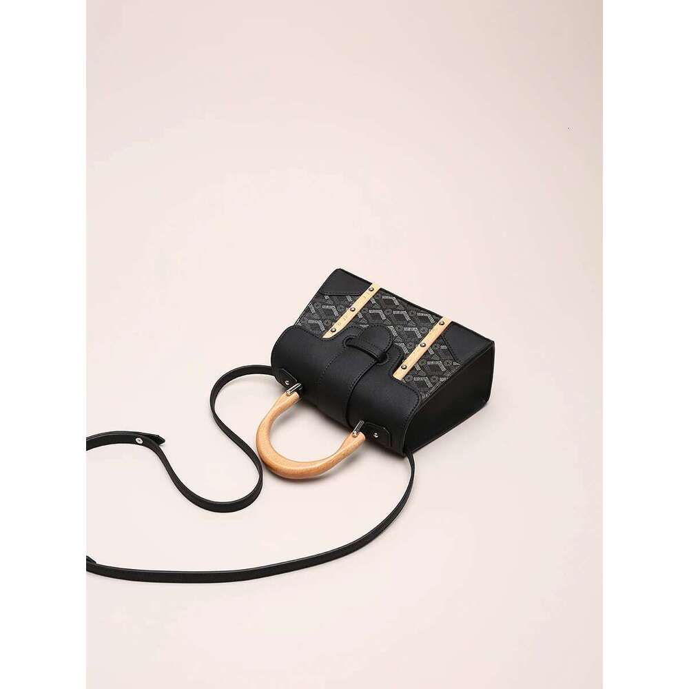 Retro Designer Bags With Classic Letter Printing Popular Portable Square Bag For Party And Banquet