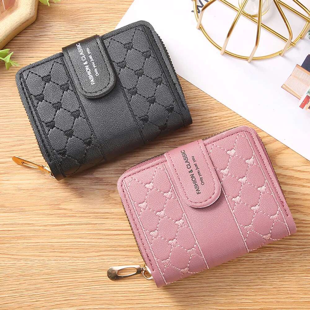 1Pc Women Wallets Embroidered Love Heart Short Wallet Fashion Ladies Card Holders Clutch Bag ID Holder Zipper Snap Coin Purse