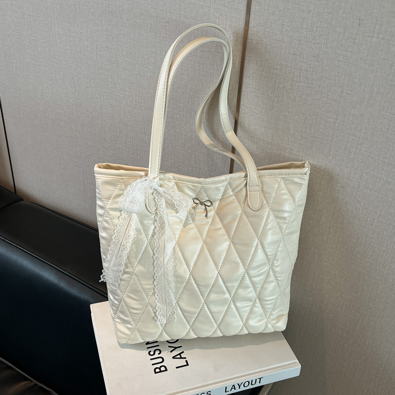Fashionable Trendy New Free Delivery Luxury Bag Designer Bag Commuting Tote With Large Capacity And Stylish 2025 Spring Embroidery Thread New Diamond 