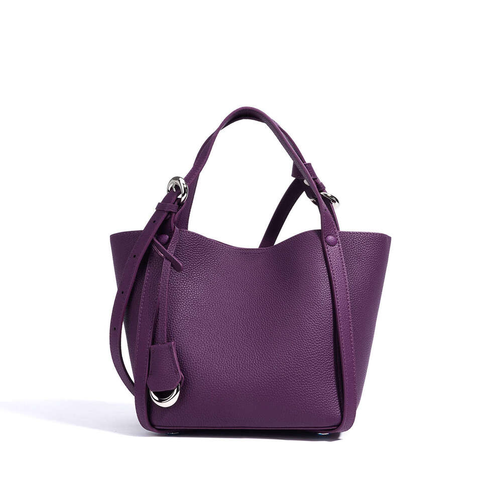 2025 New Niche Design Leather Large Capacity Fashionable Handbag Commuting Basket Women's Bag