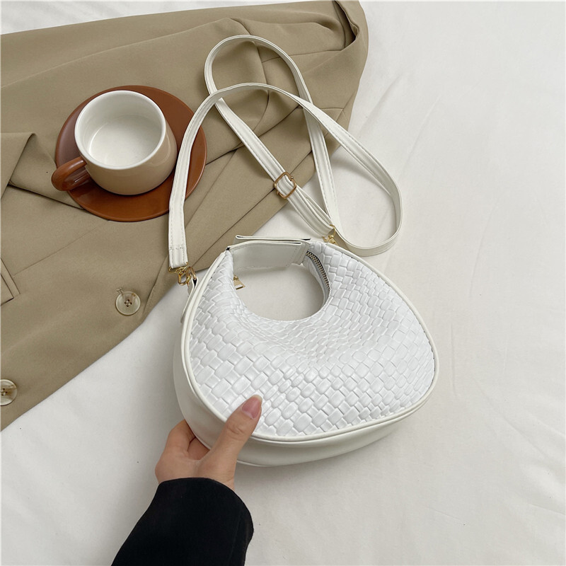 Free Delivery Designer Bag Handheld Single Shoulder Crossbody For Women In The Spring Of 2025 Fashionable Simple Casual Trendy And Stylish Crescent Lu