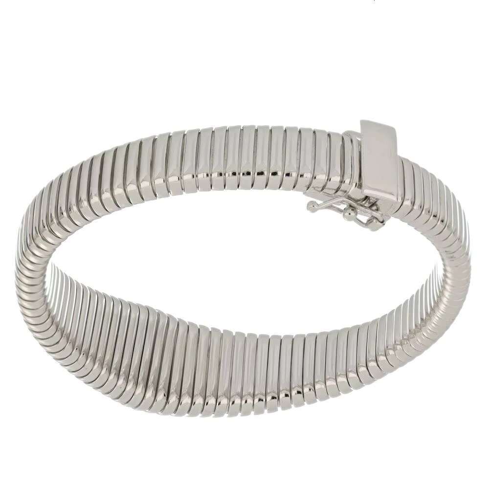 A sier bracelet made in Italy with smooth spine design a secure clasp, exuding modern elegance and practicality
