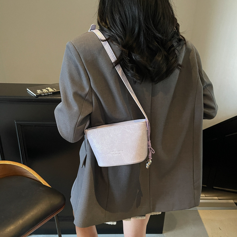 This year's popular small bags for women's summer 2025 new style simple and versatile single shoulder crossbody casual bucket bag