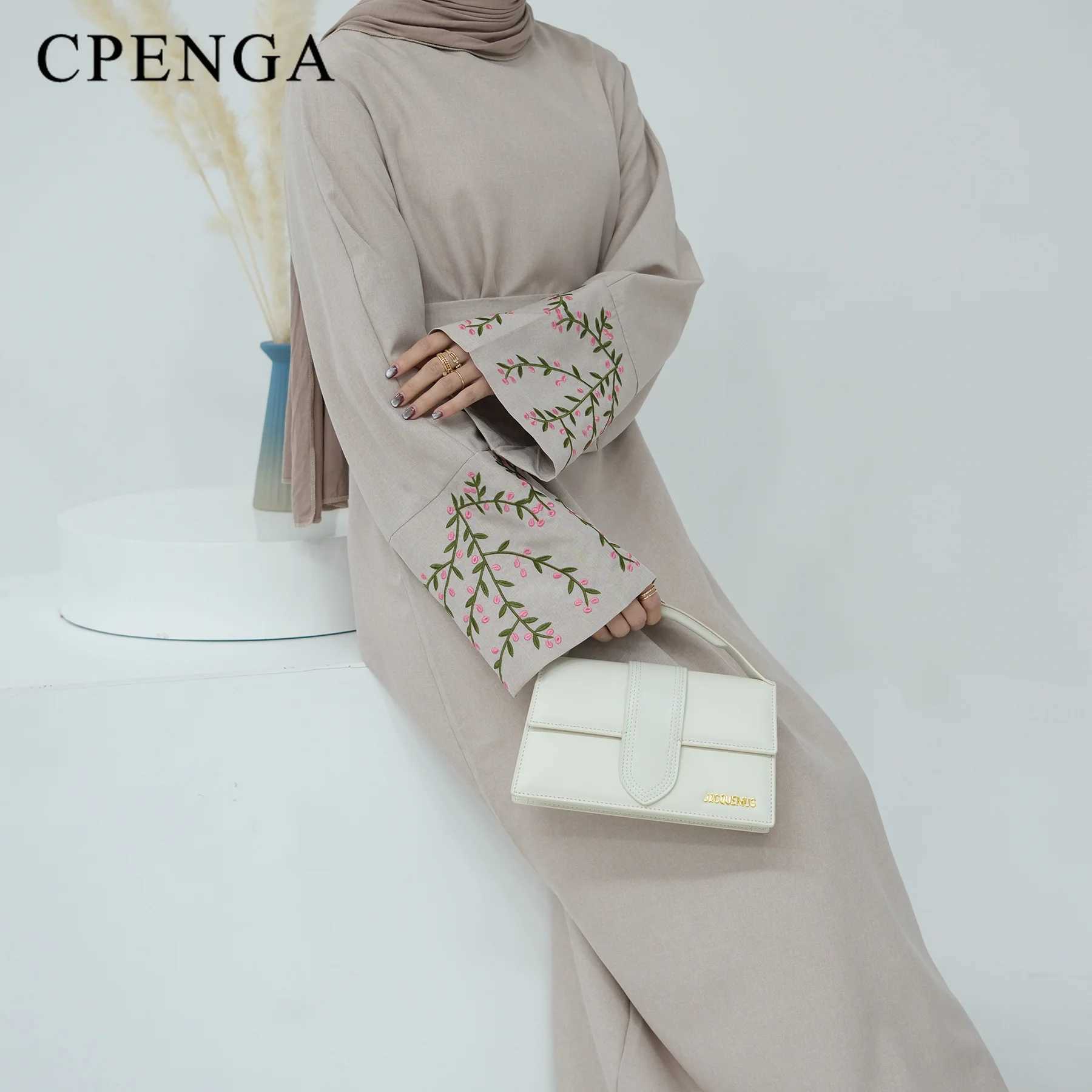 Saudi Embroidery Floral Abaya for Women Elegant Muslim Modest Dress for Women Arab Dubai Clothing Islamic Turkish Long Dresses X250514