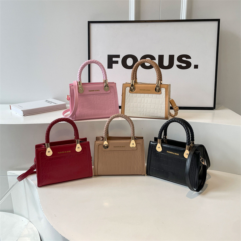High Quality New Free Designer Bag 2024 Summer New Large Capacity Commuting Fashionable Solid Color Simple Handheld Single Cross Shoulder Small Handke