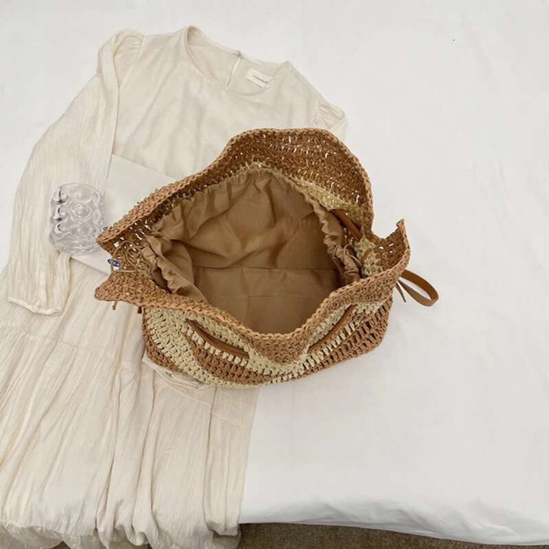 Bohemia Style Shoulder Handmade Grass Crossbody Bag Leisure Vacation Beach Women's Woven Bucket Handbag