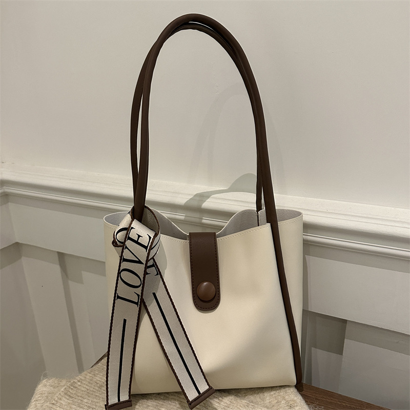 Free Delivery Designer Bag Winter Textured Large For Women 2025 New Simple Women's Casual Hand Versatile Single Shoulder Tote Luxury Bag