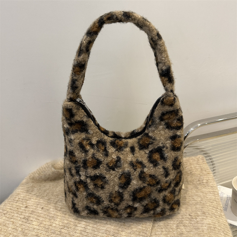 New Free Delivery Designer Bag Fashionable And Trendy One Shoulder Armpit Handheld Niche Design Women's Autumn New Luxury Bag Beautiful Bag Perso