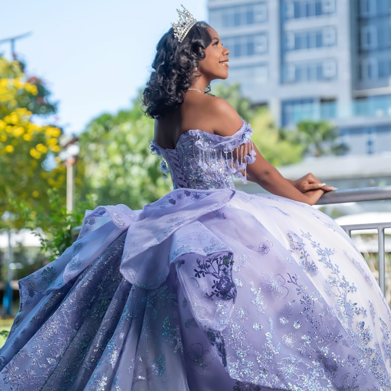 Lavender Shiny Quinceanera Dresses Off Shoulder Ball Gown Sweet 16 Dress Beading Applique Lace Bow Tull Birthday Party Vestidos 15 Anos