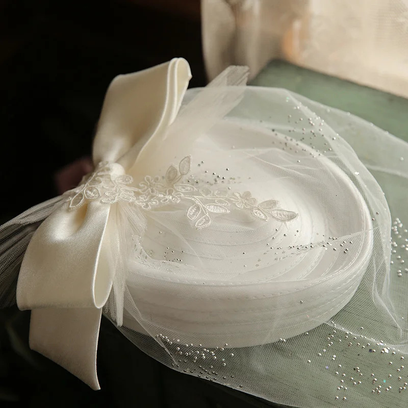 Elegant White Bridal Banquet Fascinator Top Bow Hat Tea Party Wedding Lace Veil Pillbox Cap for Women Celebrity 250513