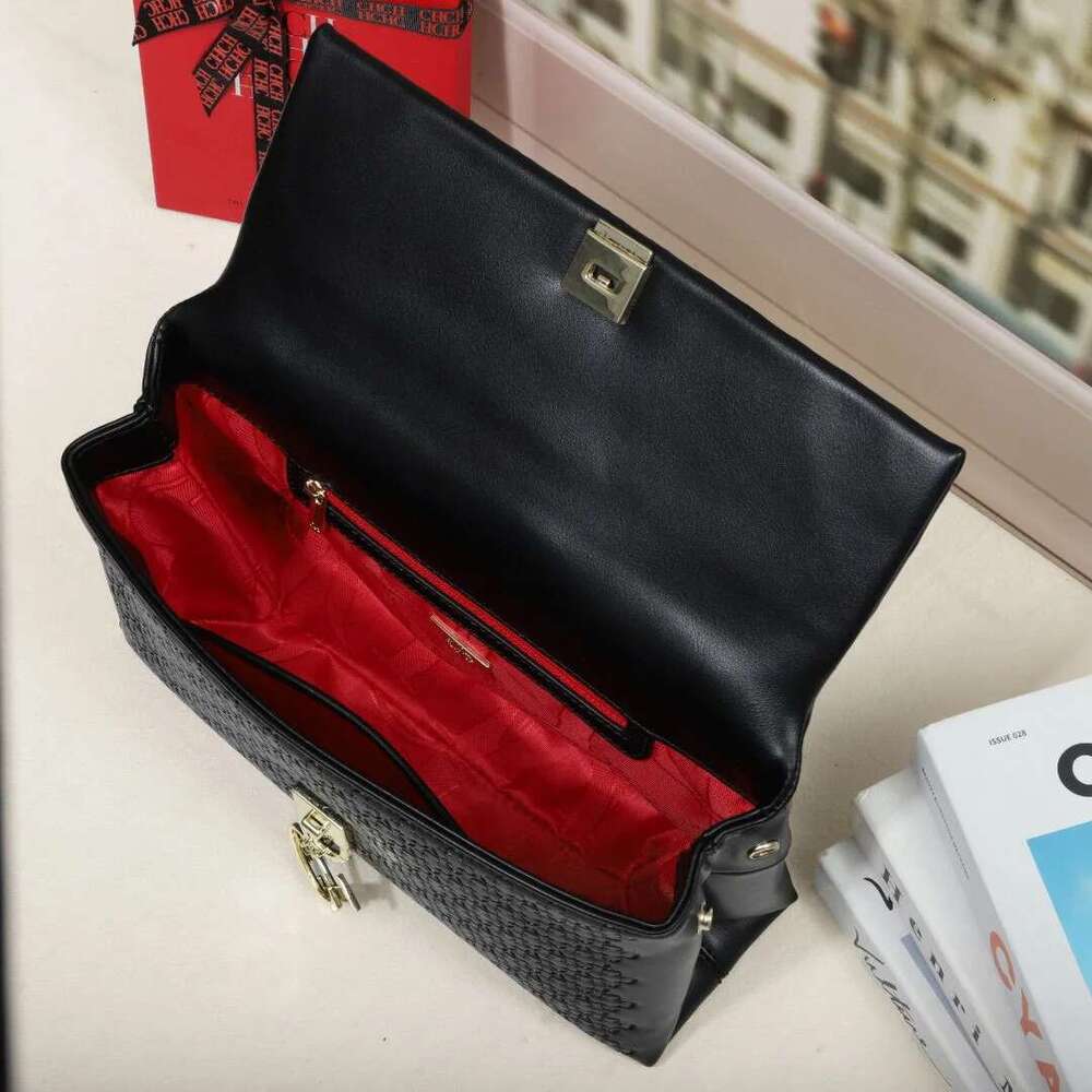 Classic Retro Shoulder PU Material Fashion Element Solid Color Women's New Crossbody Bag