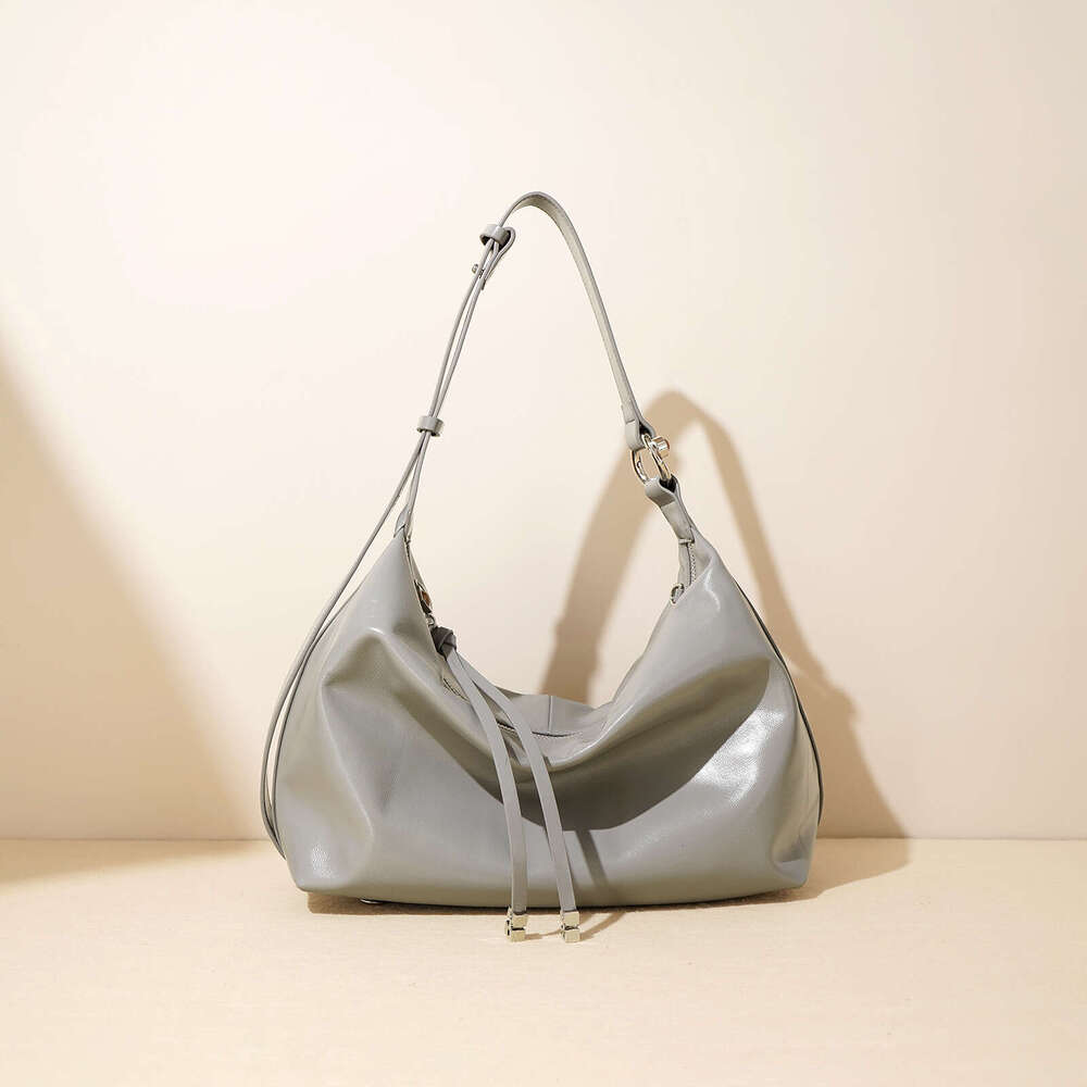 2025 New Oil Wax Leather Tote Bag Niche Design Trend Large Capacity High-End Feeling Single Shoulder Crossbody Bag For Women