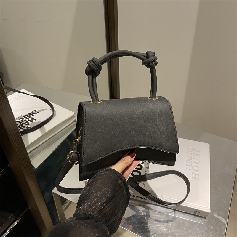 Free Delivery Designer Bag Fashion For Women 2025 Autumn Trendy Shoulder Simple Casual Crossbody Solid Color Small Square Bag Luxury Bag