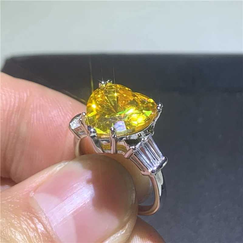 Drop Shipping 925 Sterling Silver Heart Rings Yellow Cubic Zirconia Romantic Wedding Jewelry Charms Engagement AccorirsXJ250514
