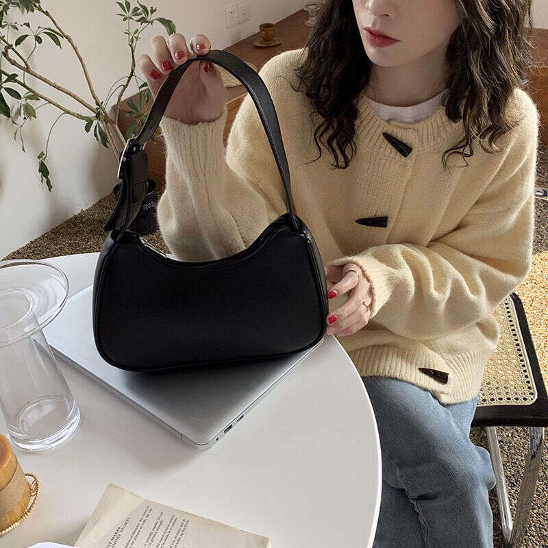 New niche shoulder Kendou style underarm baguette hand-held dumpling bag simple style