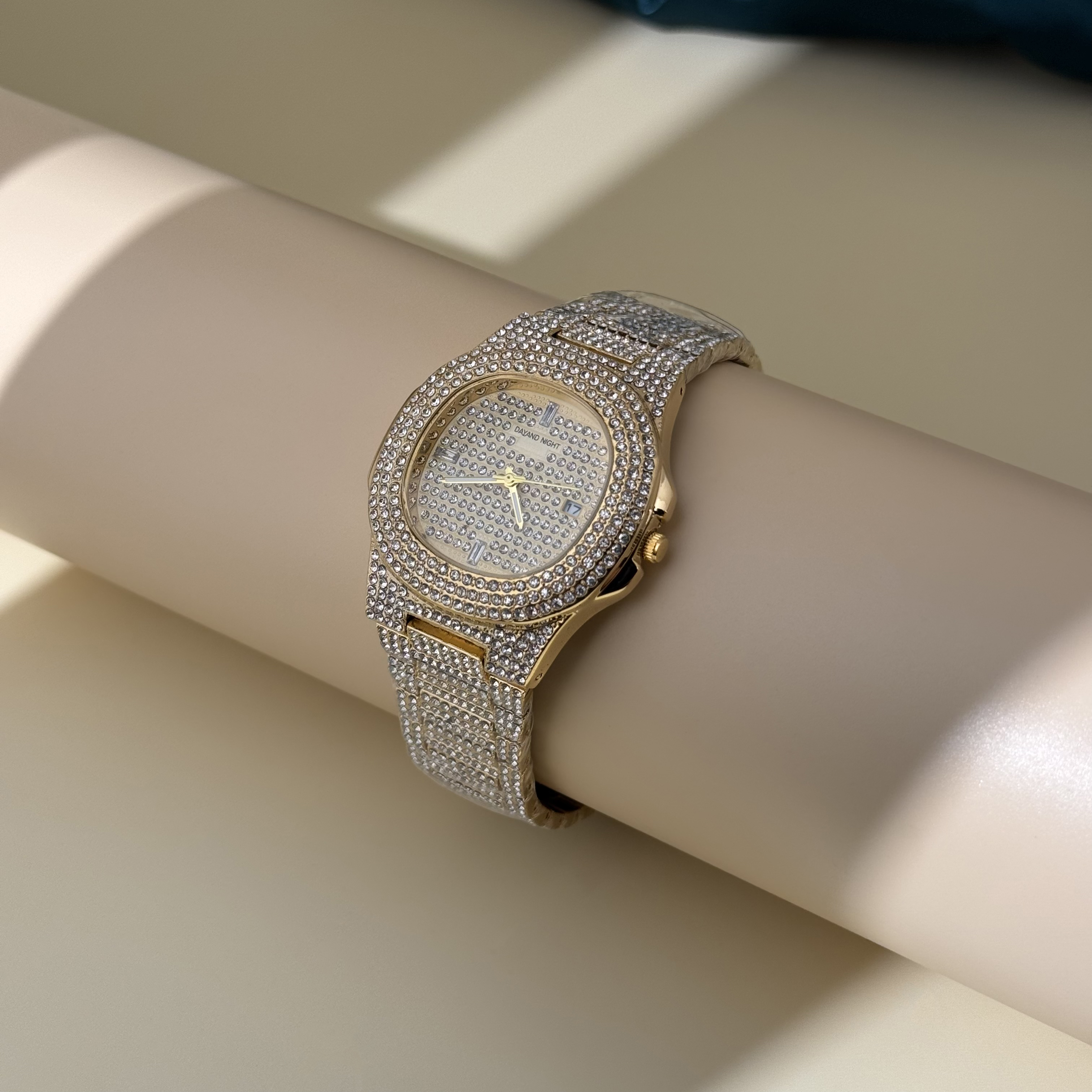 Luxury Full-Diamond Quartz Wristwatches for Men & Women - Available in Gold, Silver, Rose Gold- Perfect For Daily Wear, Evening Parties, Or As A Premi