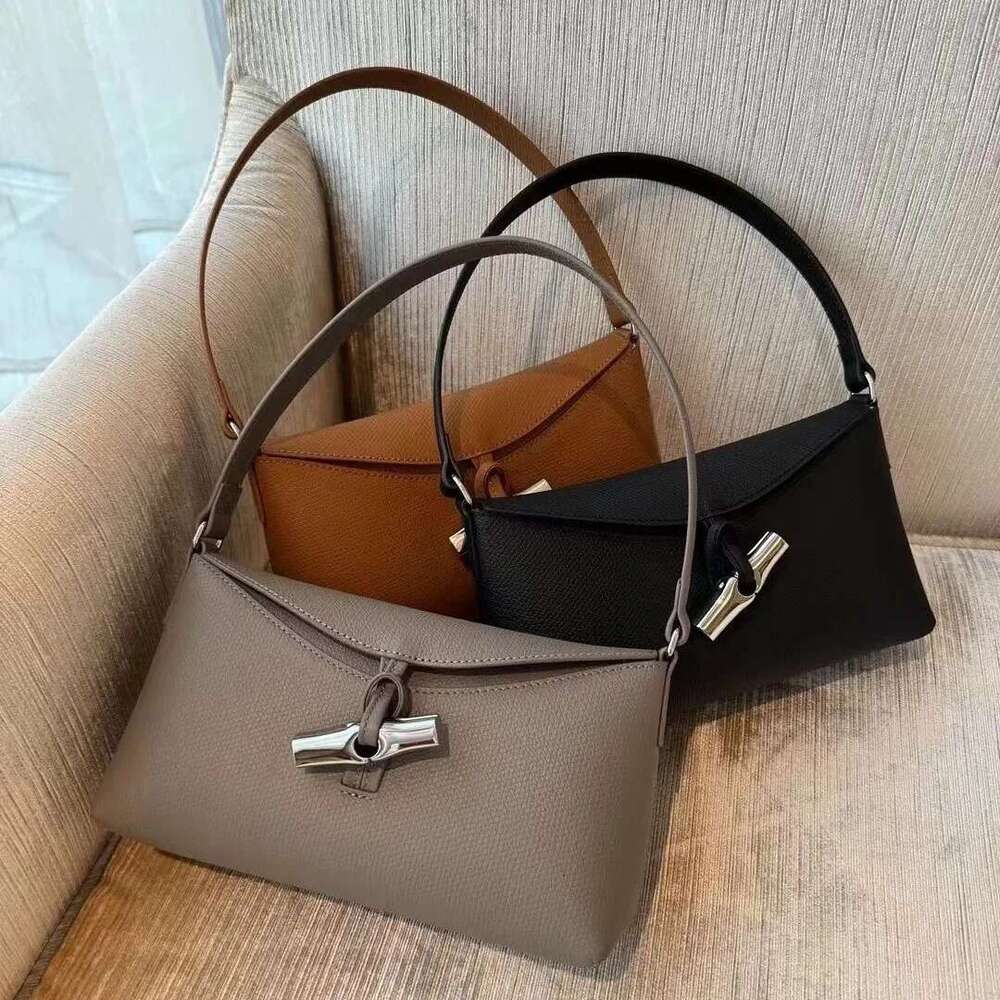 The 2024 new women's is fashionable, high-end, retro, versatile handbag, shoulder underarm bag, and a small square bag