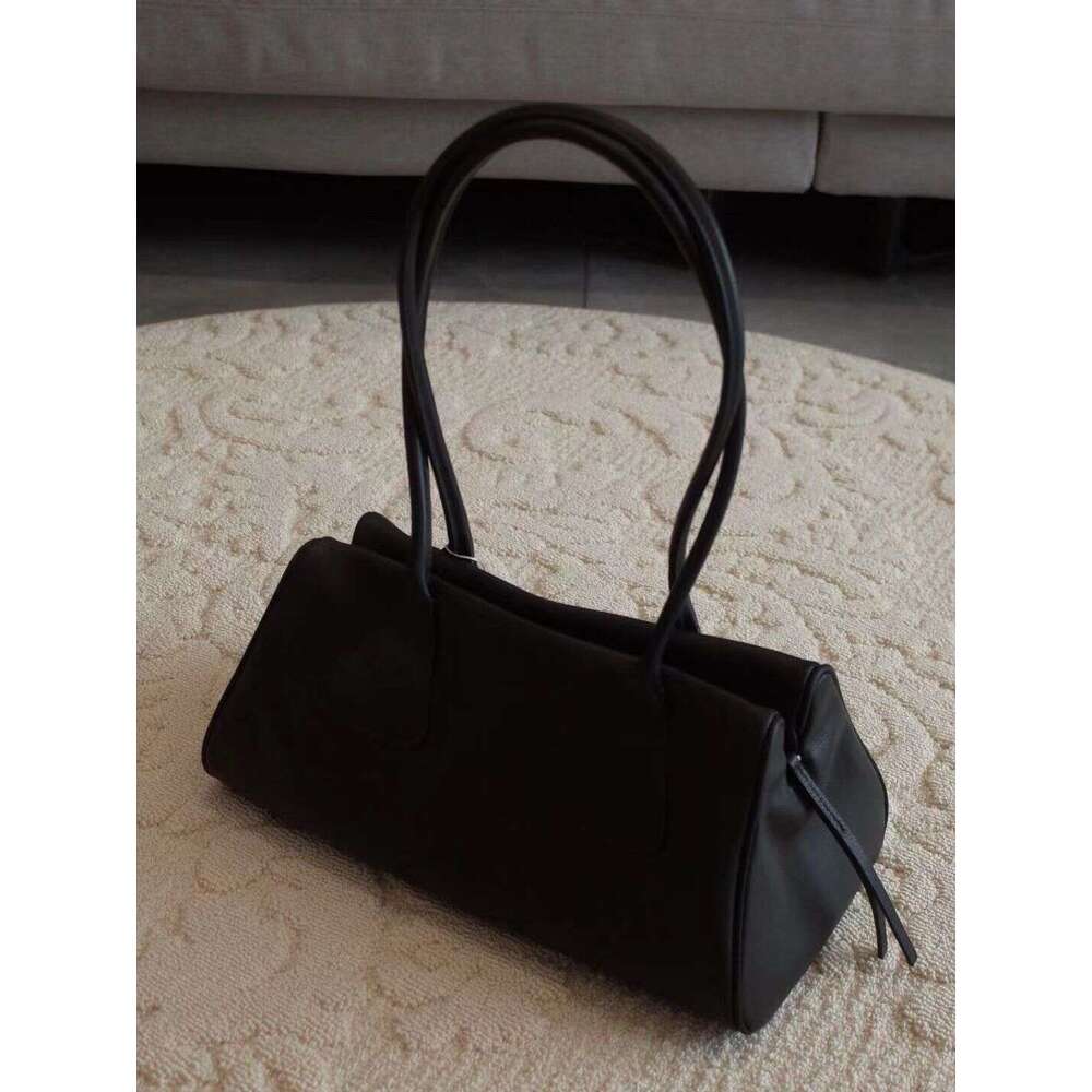 Niche 2025 Tote New Sugar Triangle Underarm Bag Large Capacity Single Shoulder Texture Premium Commuter Handbag