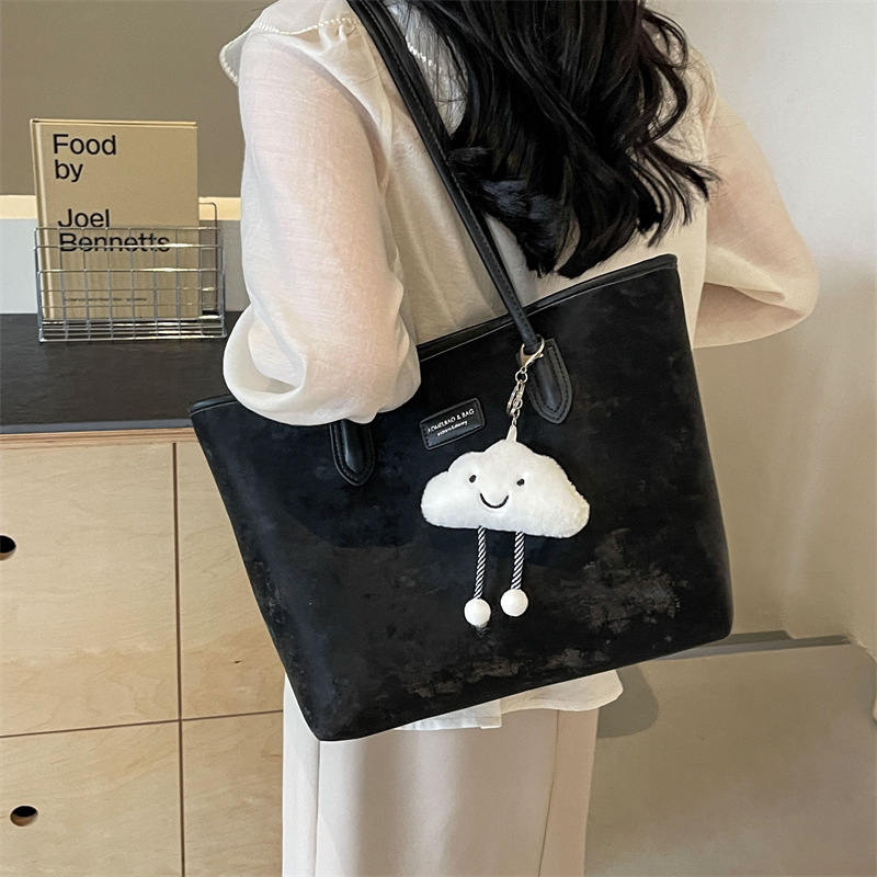 Fashionable and casual capacity tote women's new 2025 large high-end sense, niche commuting bag, trendy shoulder bag