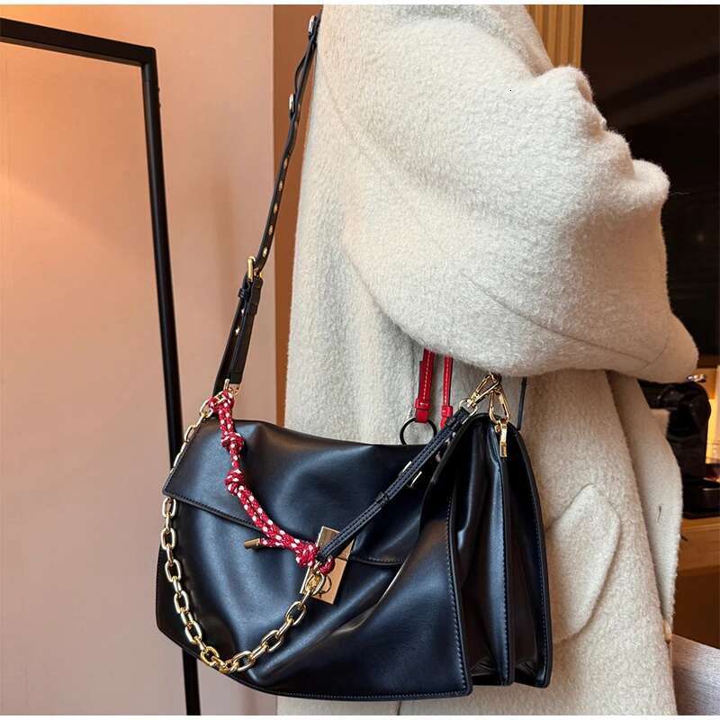 High-end Flap Messenger Retro Small Pendant Lock Motorcycle Brand Genuine Leather Square Classic Shoulder Bag