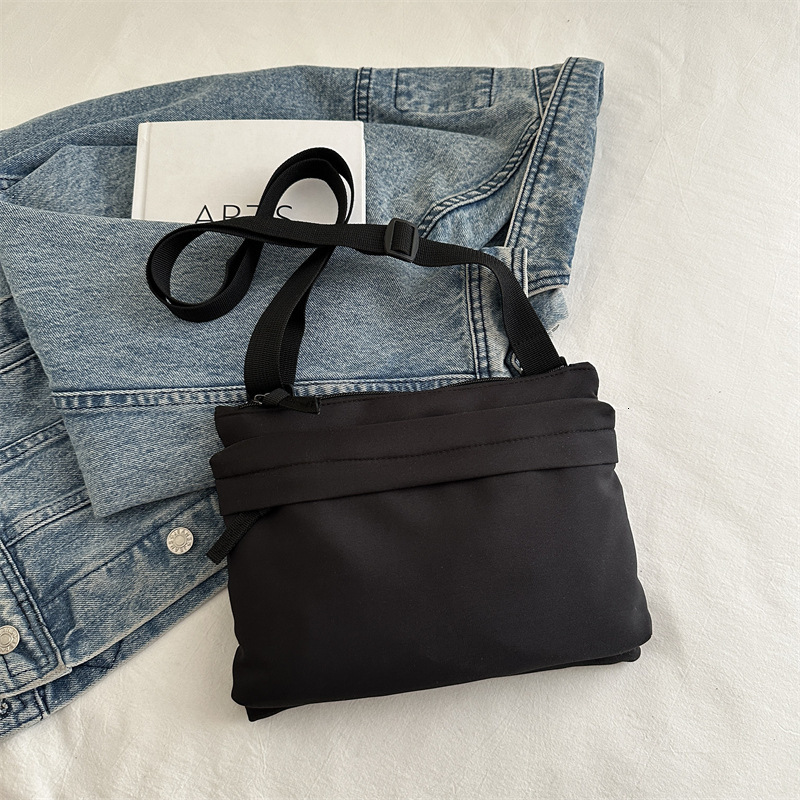 Ladies' Leisure 2025 Spring And Summer New Versatile Luxury Bag Ins Shoulder Crossbody Bag This Year S Popular Small New Free Delivery Designer B