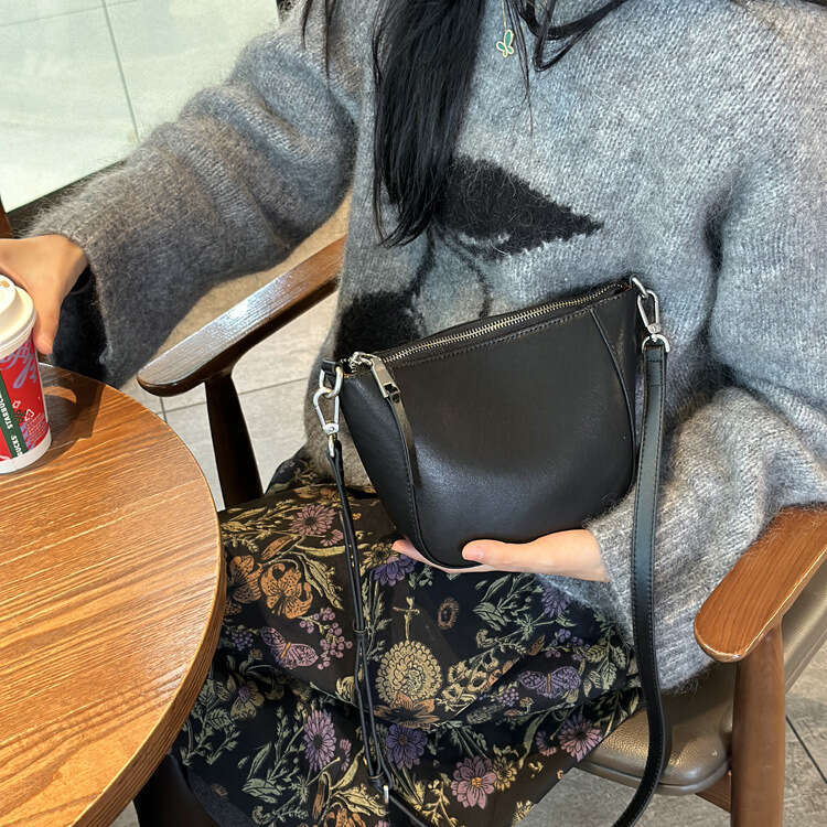 Genuine Leather Niche Cowhide Shoulder Crossbody 2024 Light Luxury Design Versatile Trendy Women's Bag
