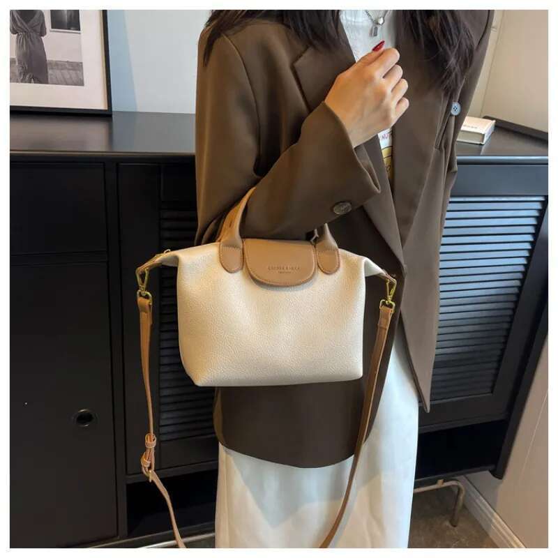 Commuting Crossbody Dumpling Large Capacity Bag, Casual Versatile, High-end Feeling, Hand-held Bill of Lading Shoulder Bag