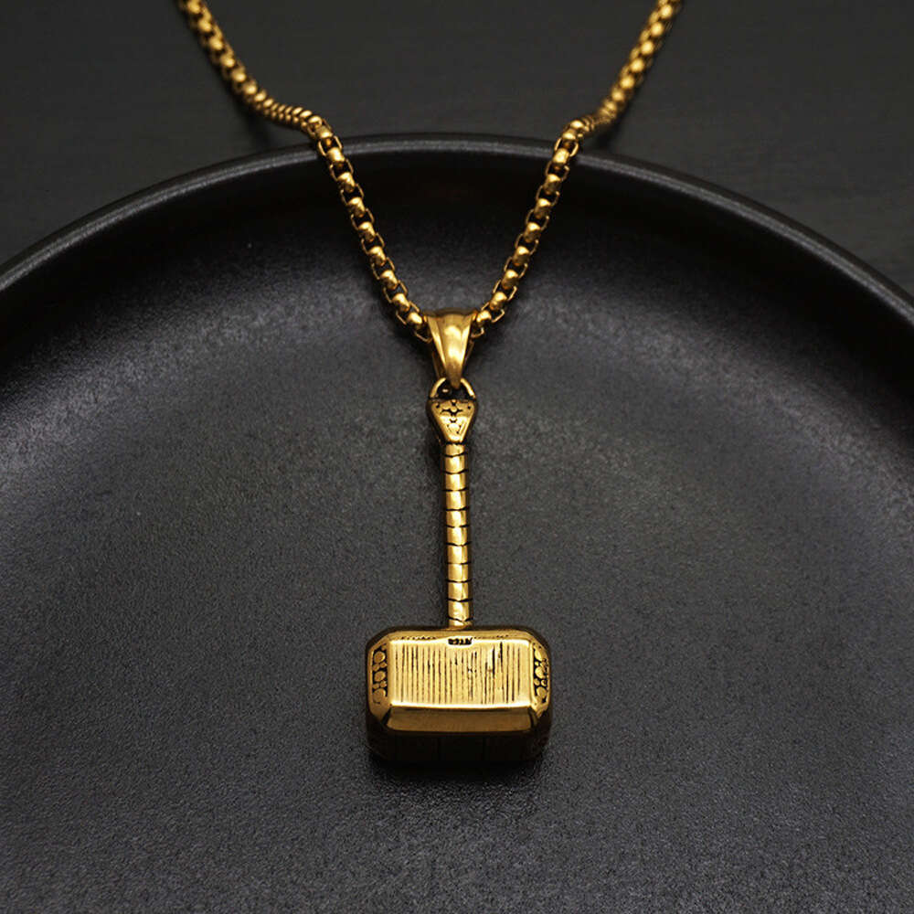 Hot selling cast titanium color resistant, personalized hammer pendant necklace, men's stainless steel jewelry