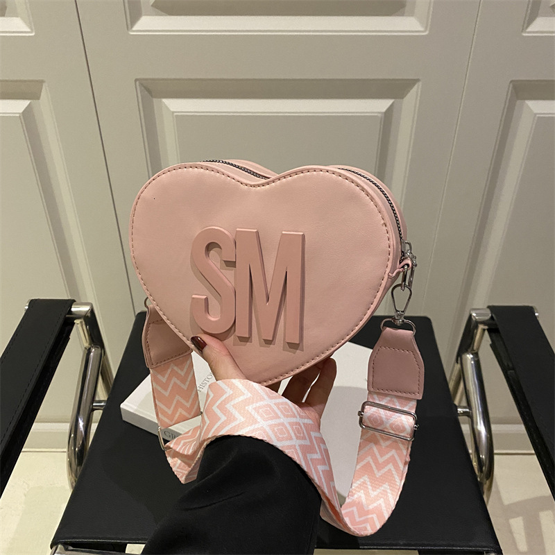 Internet Celebrity Trendy New Sweet And Cute Love New Free Delivery Luxury Bag Designer Bag Makeup Highend Sense Shoulder Bag Crossbody For Girls Goin