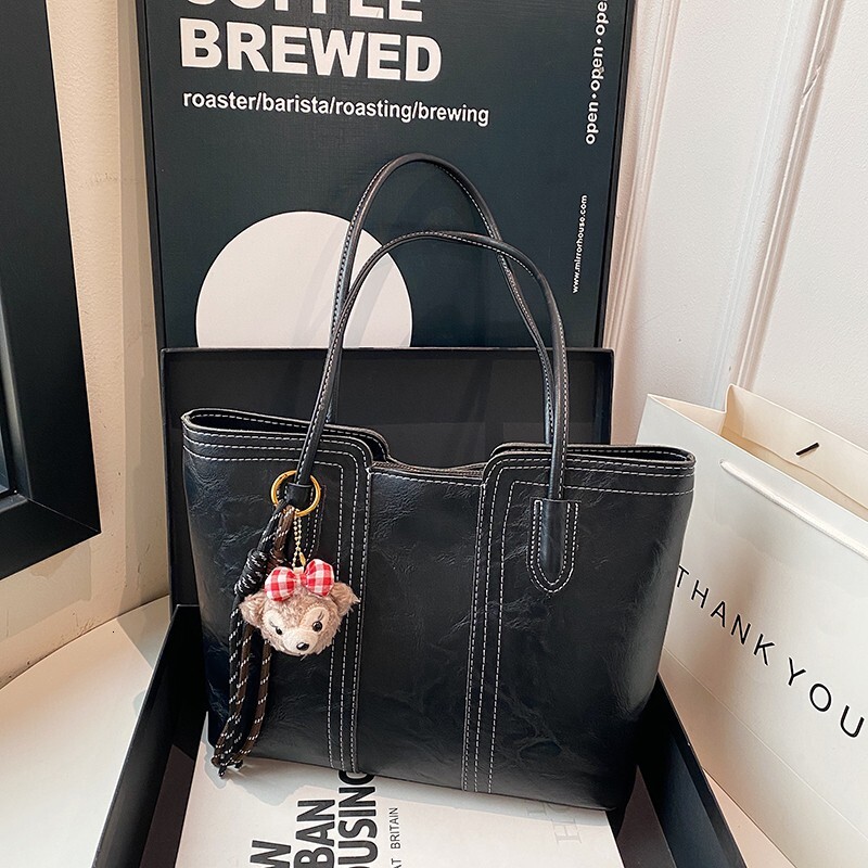2025 new bag, women's simple large capacity new multi-functional shoulder bag, designer commuting handbag, high aesthetic value, light luxury tre