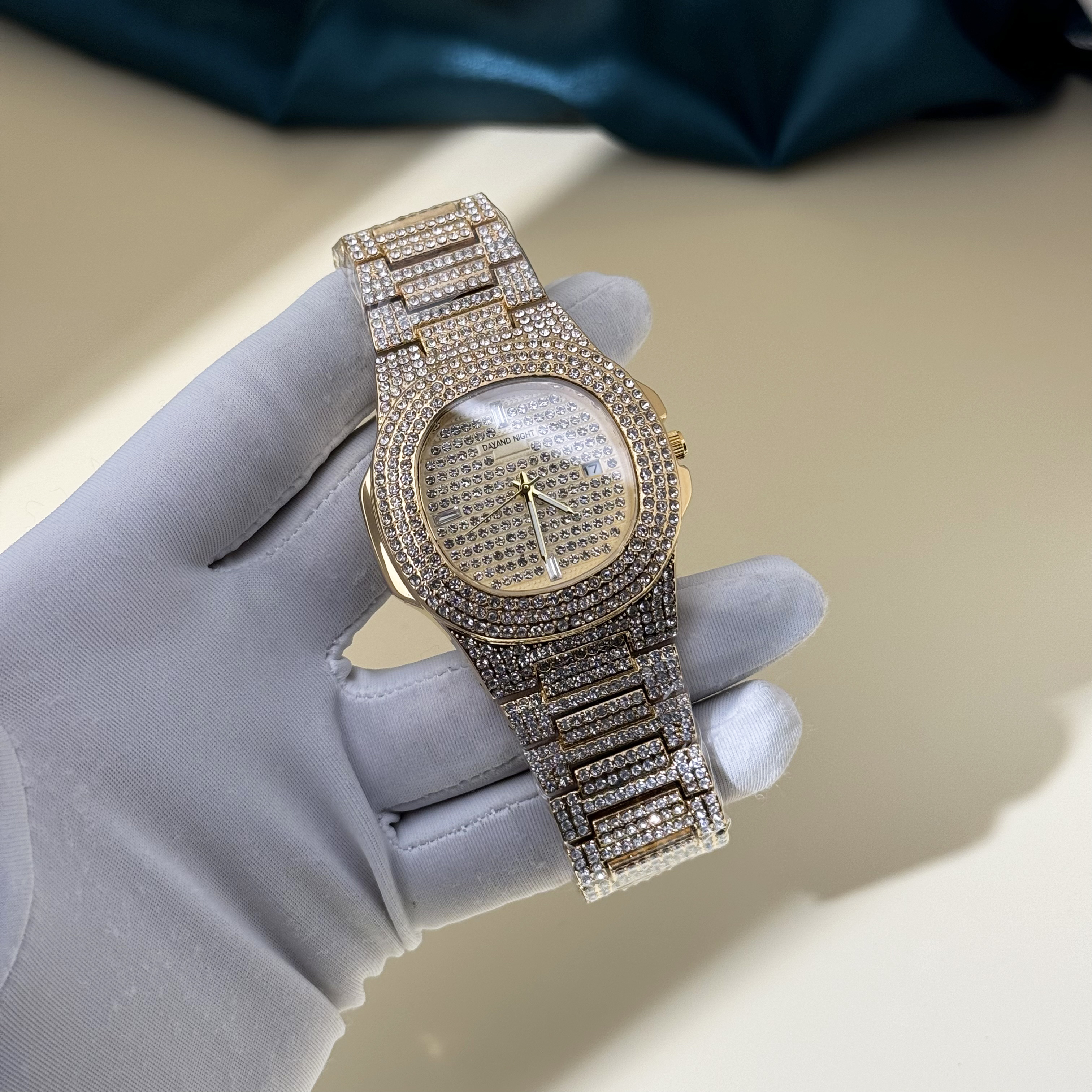 Luxury Full-Diamond Quartz Wristwatches for Men & Women - Available in Gold, Silver, Rose Gold- Perfect For Daily Wear, Evening Parties, Or As A Premi