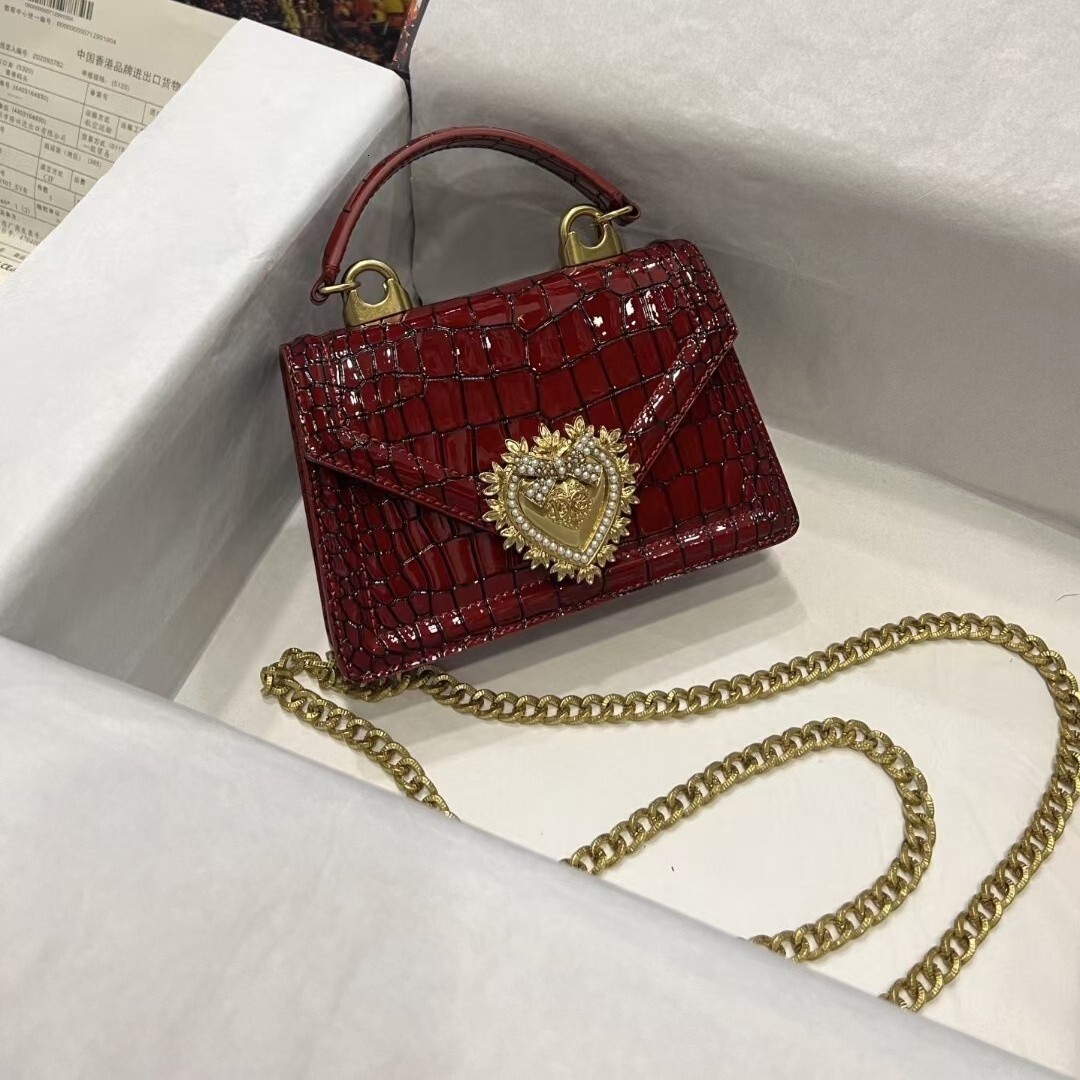 High Quality New Free Designer Bag 2025 New Crocodile Pattern Cowhide Handbag Love Bow Chain Single Shoulder Diagonal Leather Women's Bag