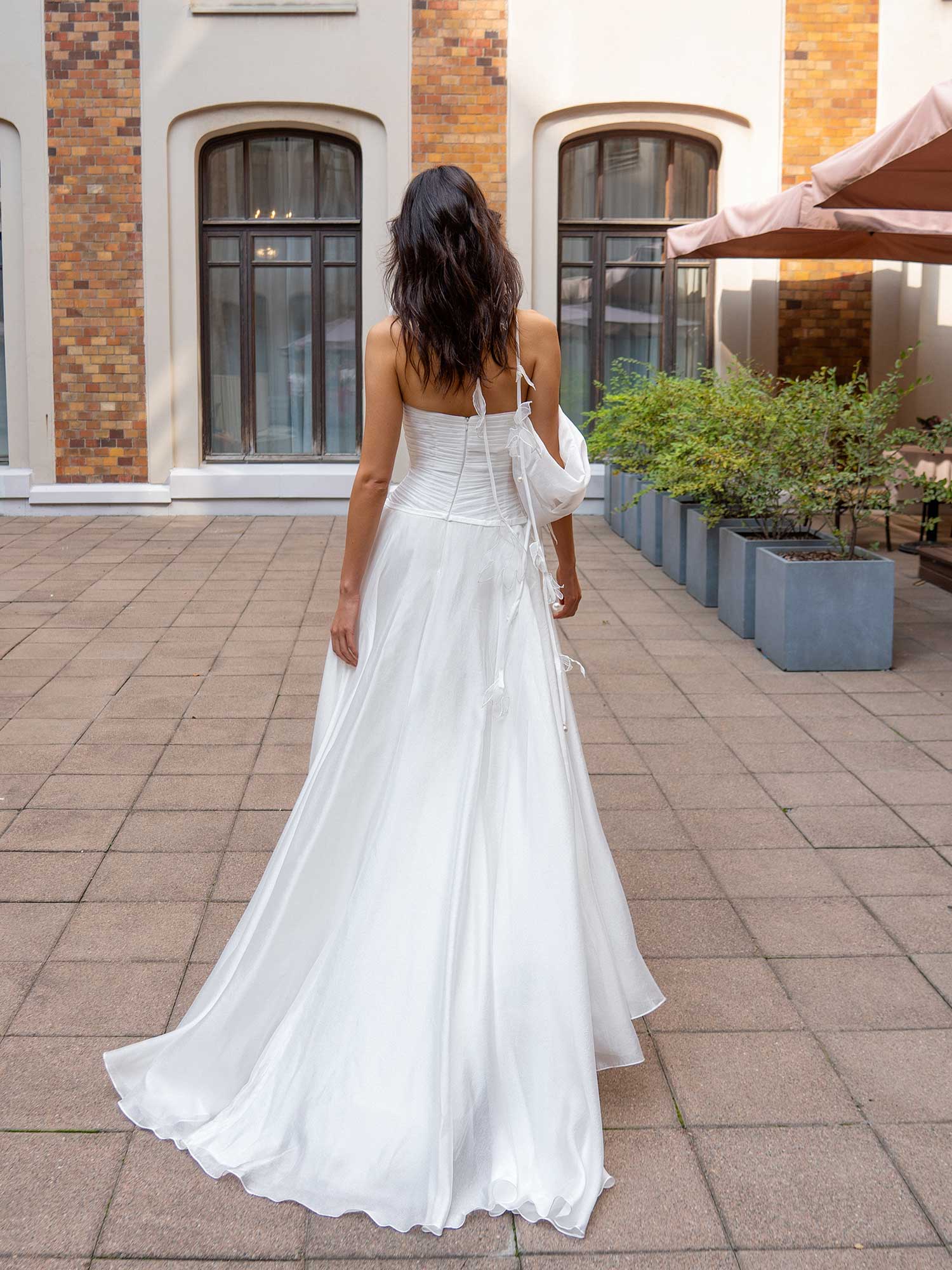 Exquisite A Line Wedding Dresses Sexy Sweetheart Appliques Lace Bridal Gowns Custom Made Backless Sweep Train Robe
