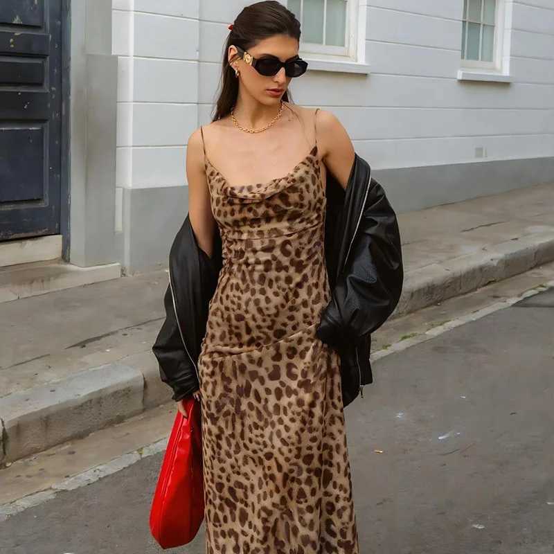 Vintage Leopard Print Sexy Cami Dress Women V Neck Sleeveless Party Dress Fashion 2024 Summer Streetwear DressXJ250514