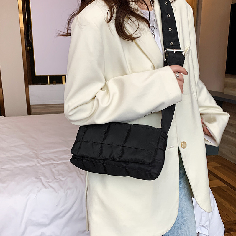 Free Delivery Designer Bag 2025 Instagram Fashion Trend Net Red Solid Sponge Pillow Nylon One Shoulder Crossbody Space Cotton Bag Luxury Bag