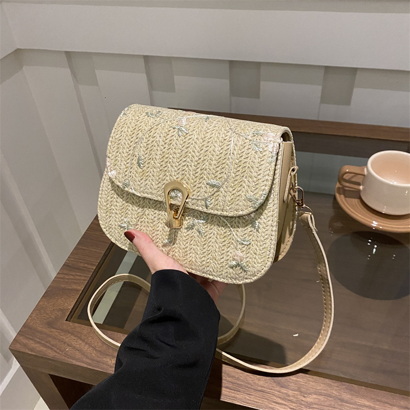Free Delivery Designer Bag Weaving Fashion Korean Version Internet Celebrity Lock Shoulder Crossbody 2025 Spring New Versatile Ins Small Square Woven 