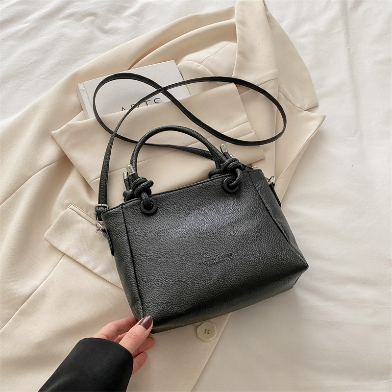 Fashion Niche Commuting Handheld Small Spring/summer 2025 New Free Delivery Designer Bag Luxury Bag New Style Simple Bucket For Women Single Shoulder 