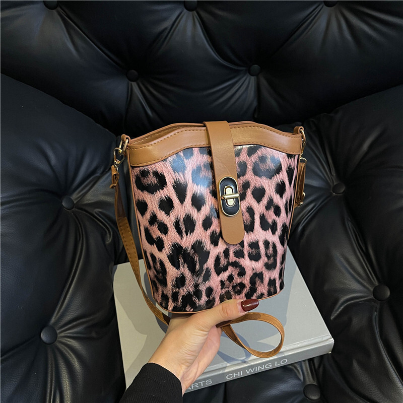 Free Delivery Designer Bag Internet Celebrity Leopard Print Shoulder Crossbody 2025 Winter New Versatile Ins Temperament Simple Women's Bucket Tr