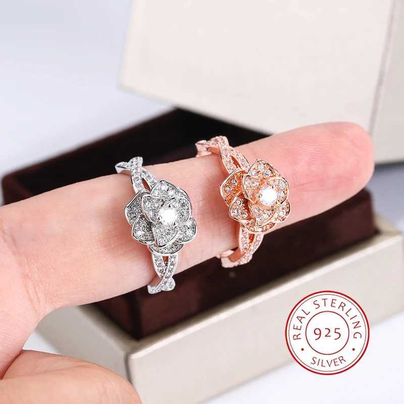 925 Silver Plated InterTwined Three-Dimensional Rose Ring White Zircon Full Diamond Ring Ladies Temperament Elegant JewelryXJ250514
