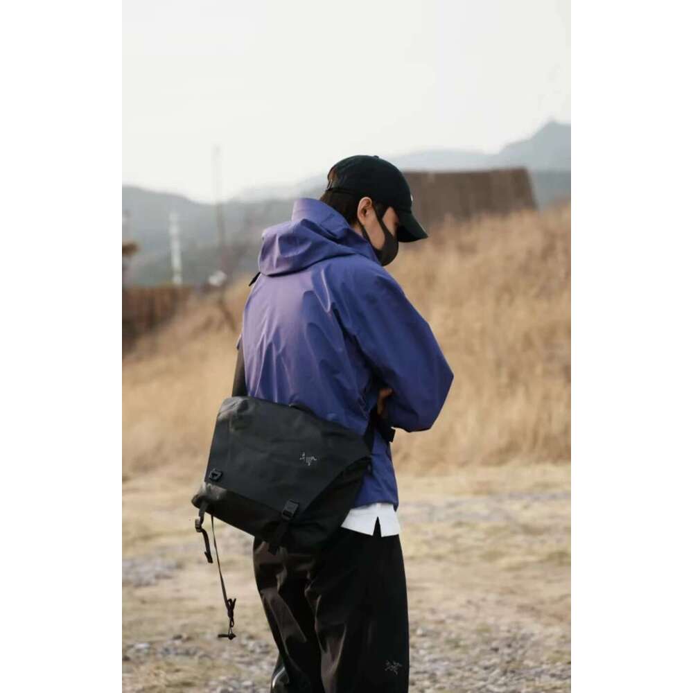 Convenient Casual Waist Pack Yoga Shoulder Backpack Rectangular Design Side Mark Men Women Alike Bird Bone Sports Messenger Bag
